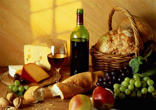 O Vinho desde que seriamente Feito é um alimento que beneficia enormemente a Saúde. BOM SENSO Sempre!!